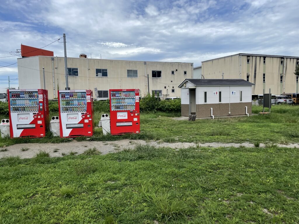 自動販売機とトイレ
